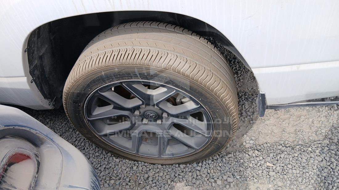 دودج رام 2021 — الإطار الخلفي الأيسر — صورة 30