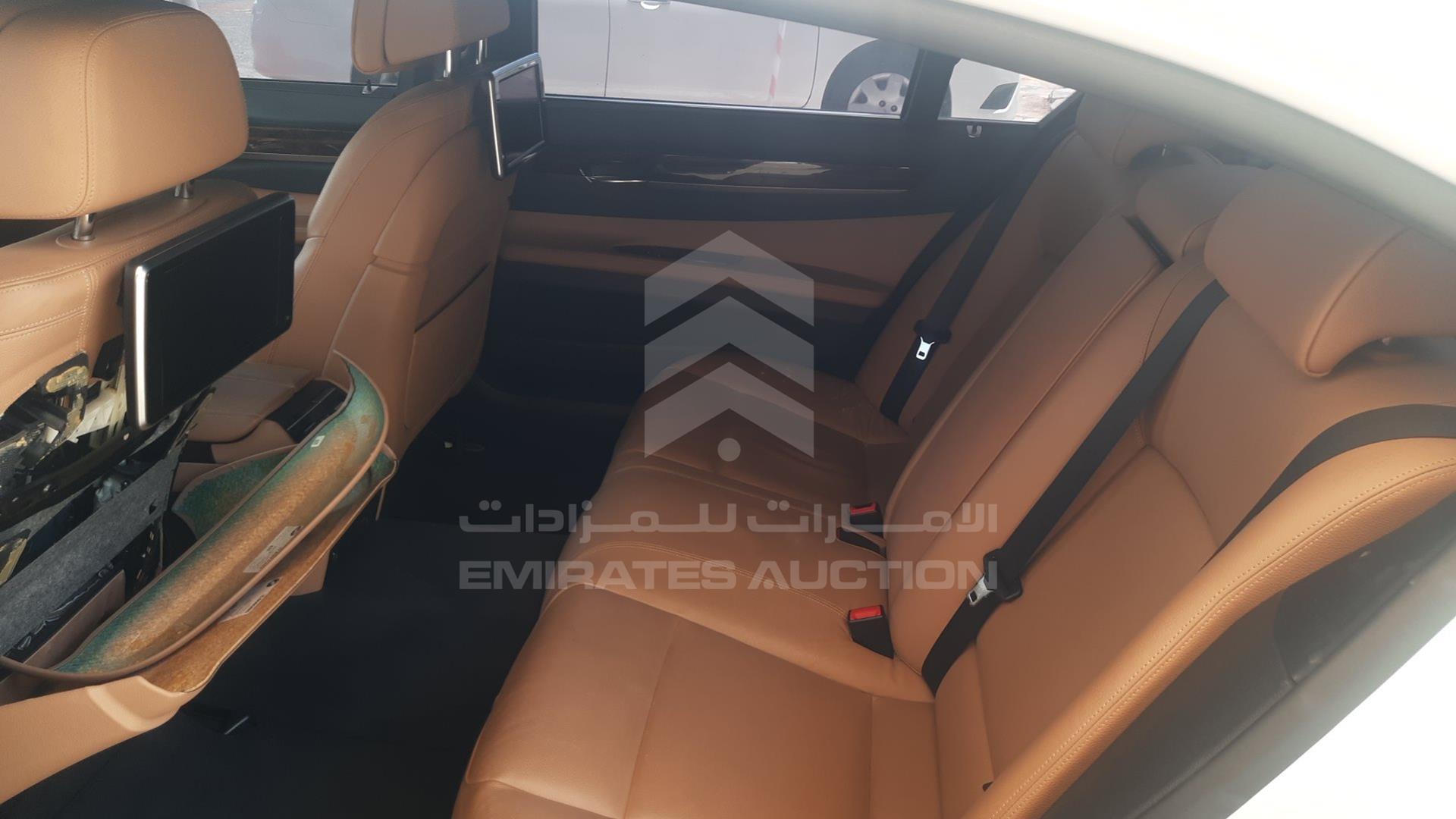 0 BMW --- VIN: WBAYE2108DDZ42176