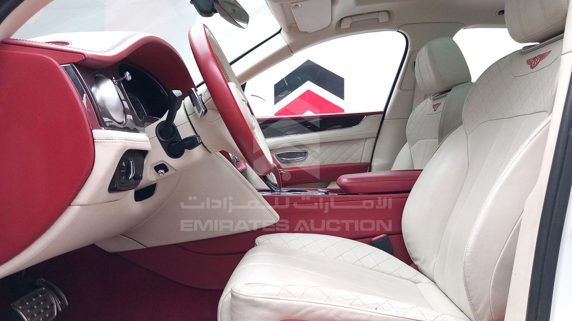 2018 BENTLEY BENTAYGA VIN: SJAAF1ZV8JC018402