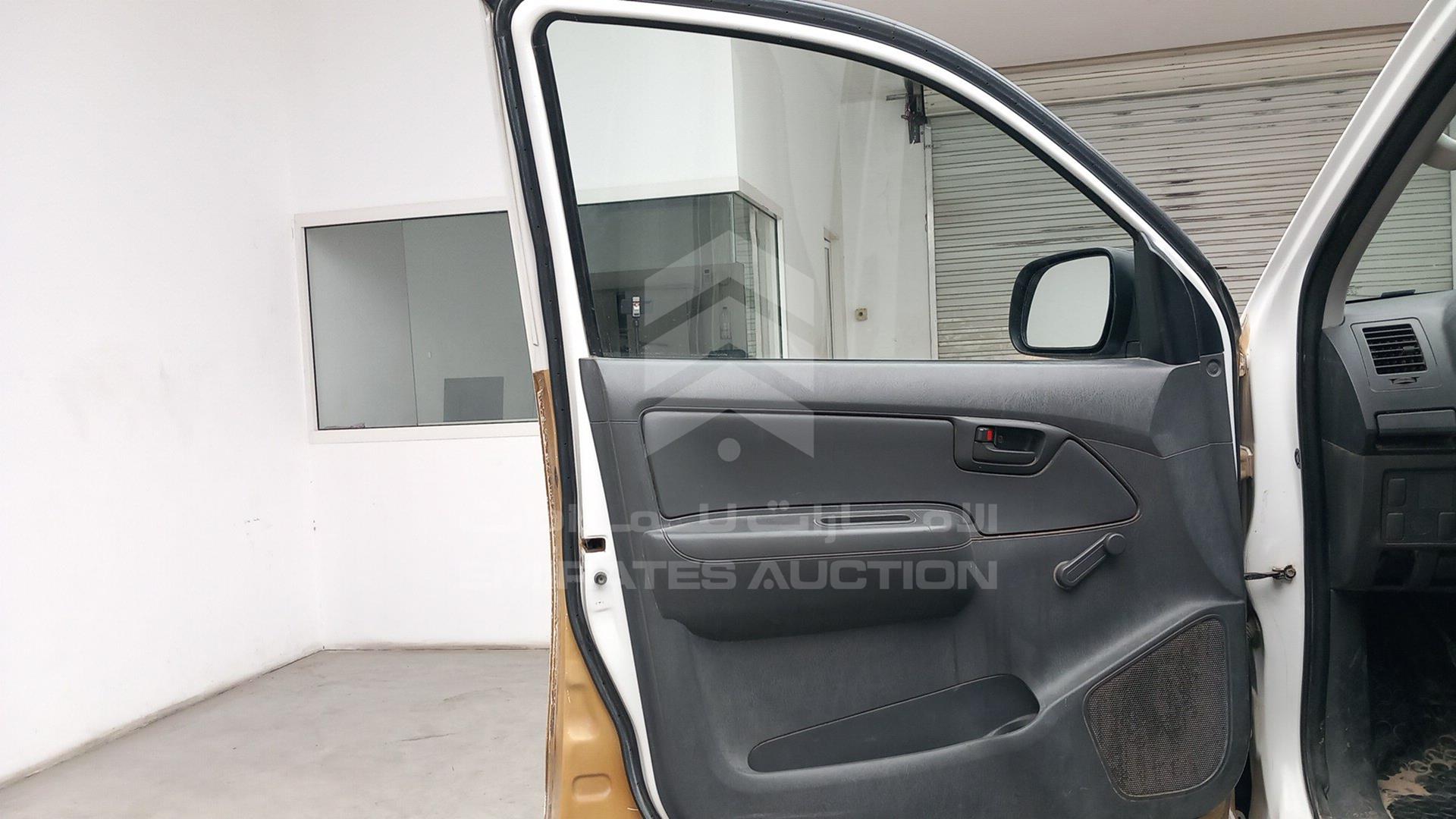 2013 TOYOTA HILUX VIN: MR0FX22G0D1359913