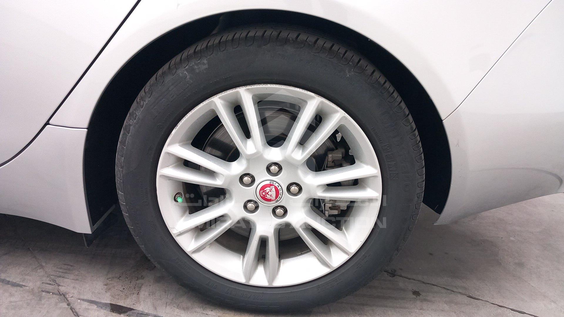 2017 JAGUAR XE VIN: SAJAB4BG6HA972158