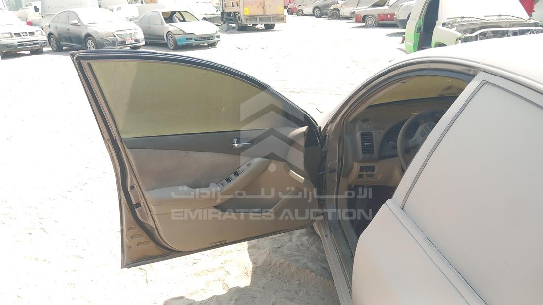 نيسان التيما 2008 — الباب الأمامي الأيسر — صورة 10
