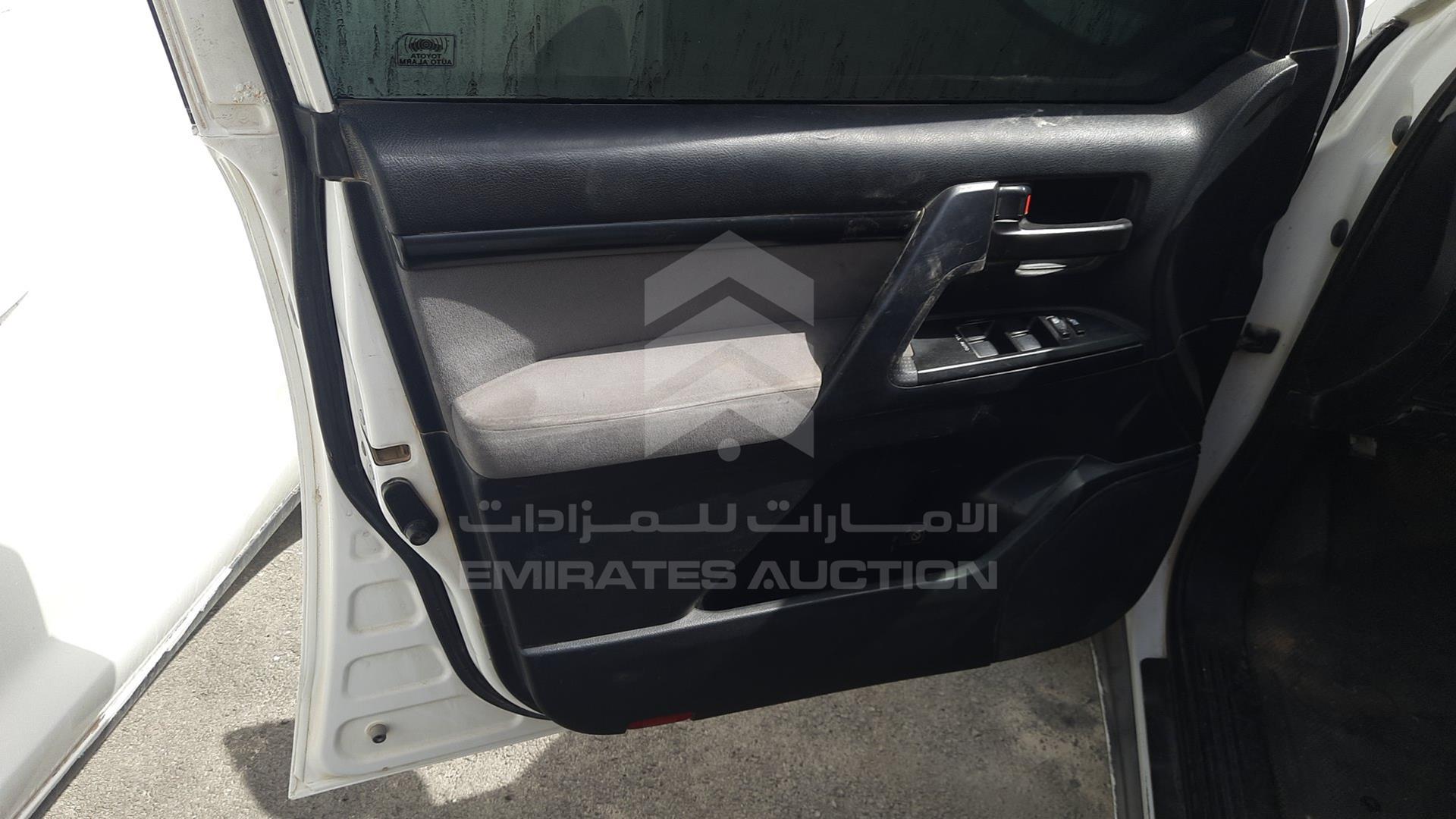 2011 TOYOTA LAND CRUISER VIN: JTMDU09J9B4034810