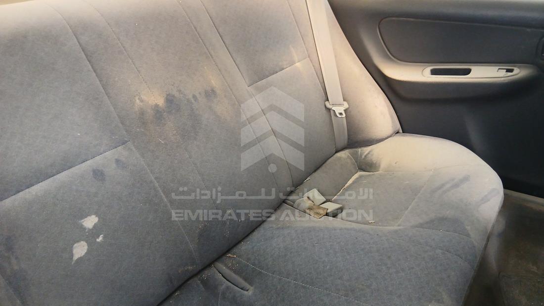 نيسان صني 1999 — زاوية الراكب الخلفي اليمنى — صورة 20