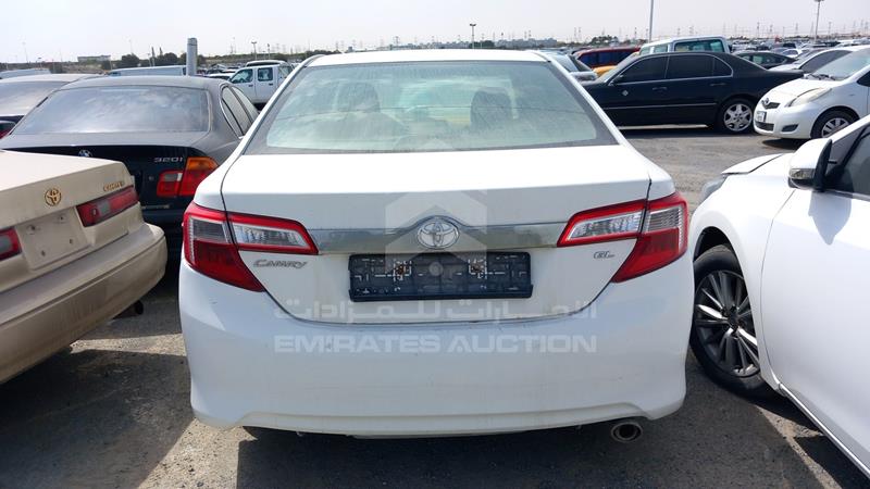 6T1BF9FK0CX386855 Auction: EmiratesAuction Lot: 403871 6T1BF9FK0CX386855 Toyota Camry 2012 WHITE Photo 8