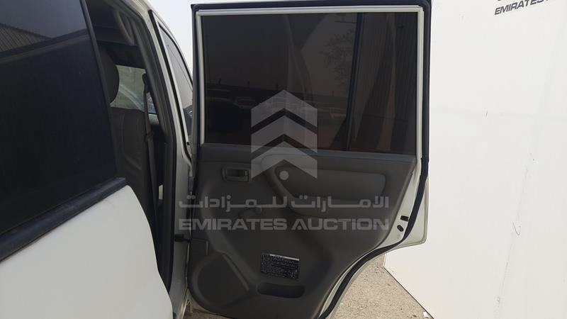 VIN: JTGHJ01J473010873 Auction: EmiratesAuction Lot: 342856 JTGHJ01J473010873 Toyota Land Cruiser 2007 WHITE Photo 20