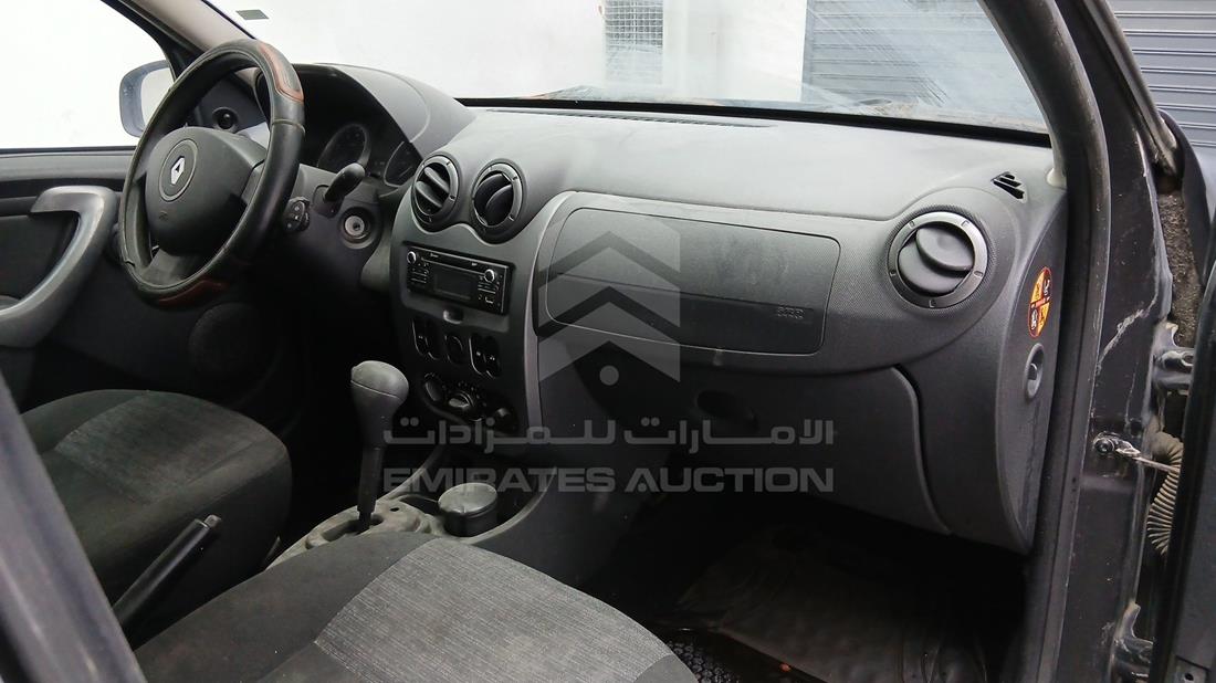 2014 Renault Duster — Front Right Passenger Dashboard View — Photo 27