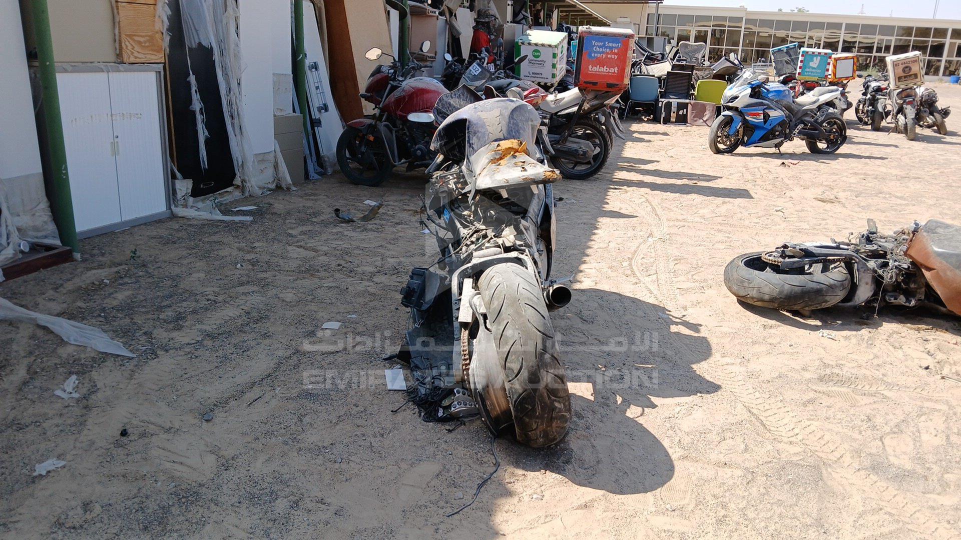 0 SUZUKI GSXR 750 VIN: JS1GR7JA352100040