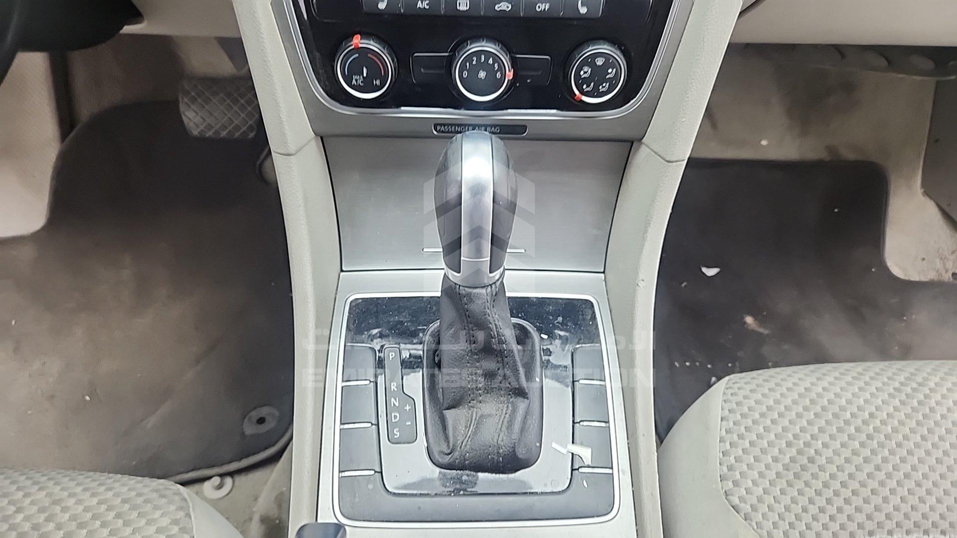 2015 VOLKSWAGEN PASSAT VIN: WVWBR7A3XFC061072