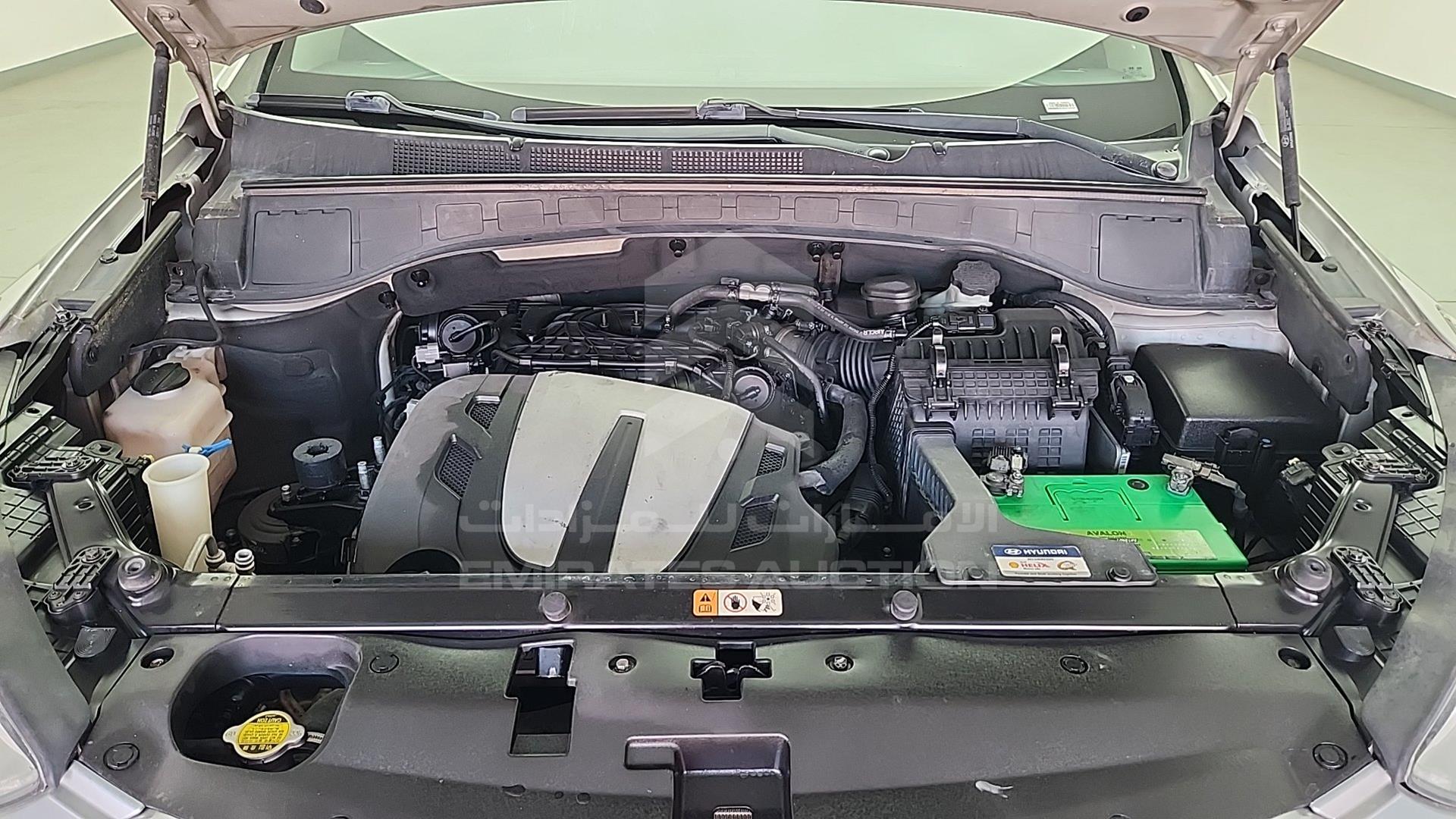 2016 HYUNDAI SANTA FE VIN: KMHSM81E2GU116160