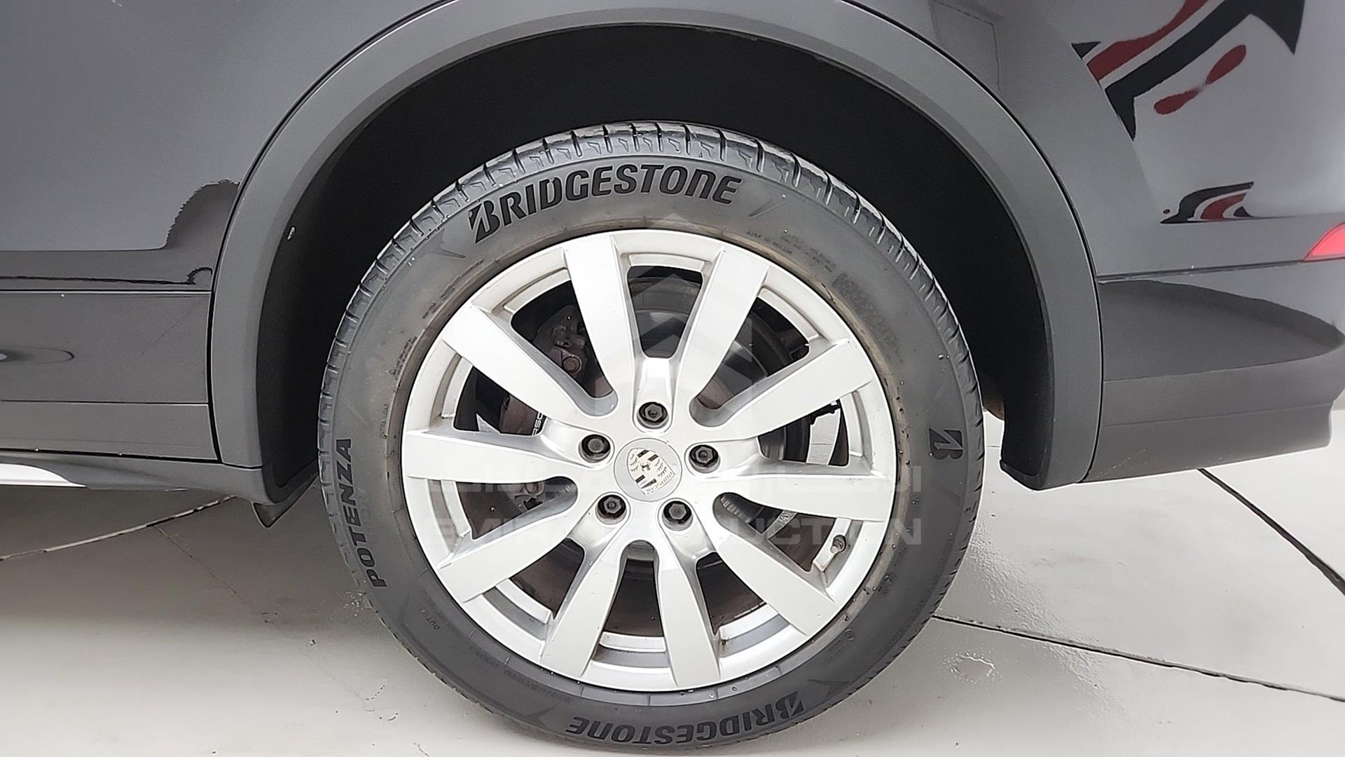 2016 PORSCHE CAYENNE VIN: WP1ZZZ92ZGLA05582