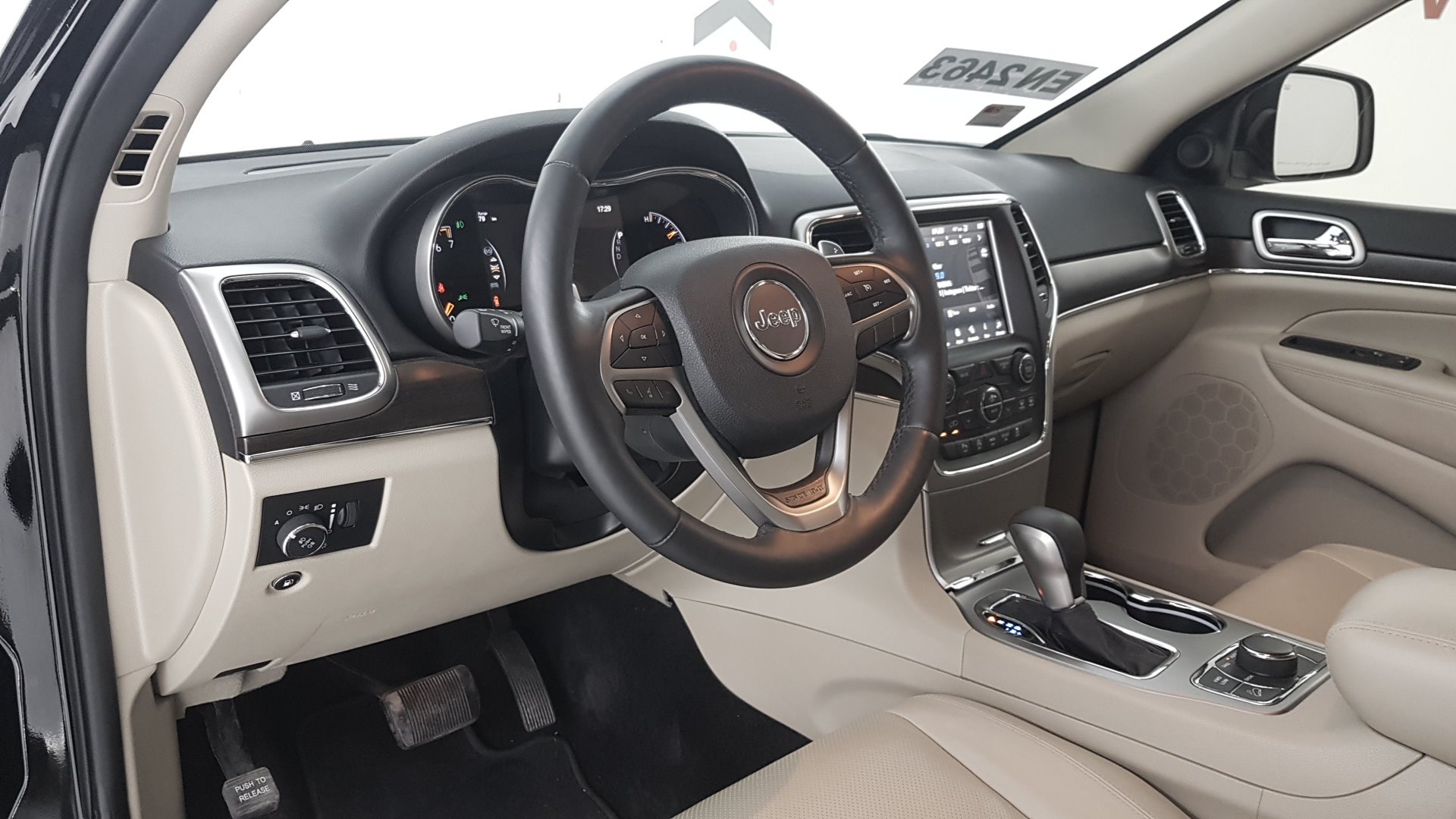 2018 Jeep Grand Cherokee for sale in UAE | 143419 2018 Jeep Grand Cherokee Car Seat Installation