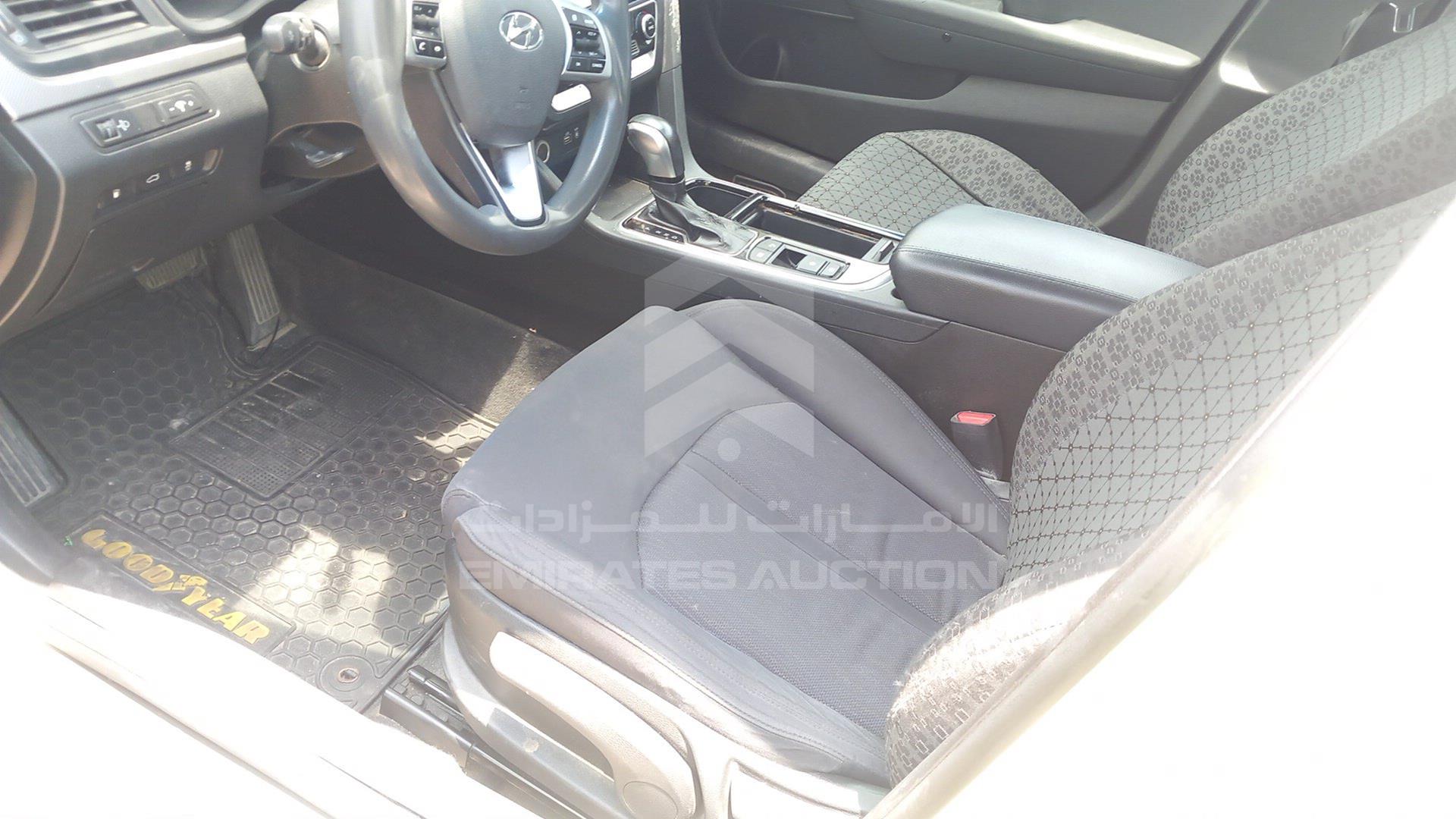 2018 HYUNDAI SONATA VIN: KMHE24138JA082115