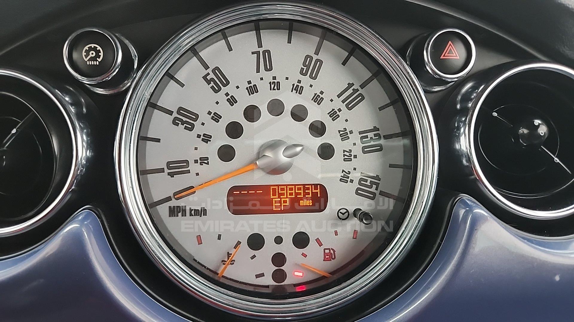 2005 MINI COOPER VIN: WMWRF33555TG13073
