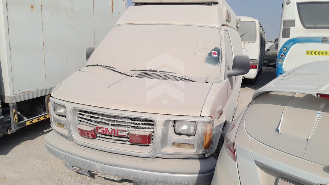 2000 GMC 2500 — Front Left Angle — Photo 5