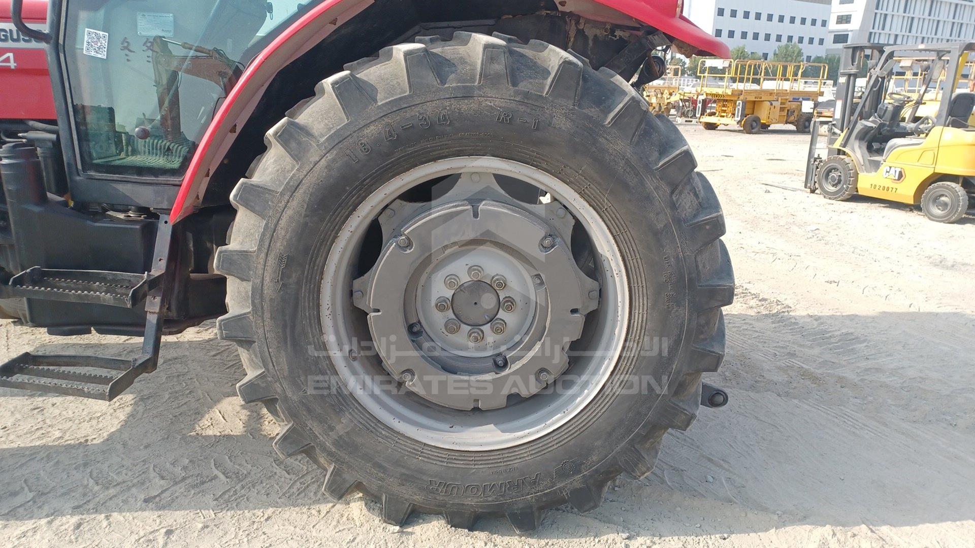 2018 MASSEY FERGUSON --- VIN: AGCM1204TC5052006