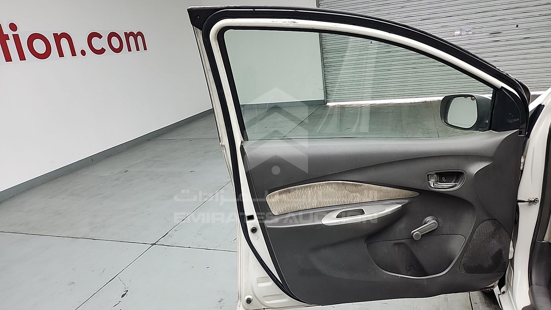 2009 TOYOTA YARIS VIN: JTDBW923494025637
