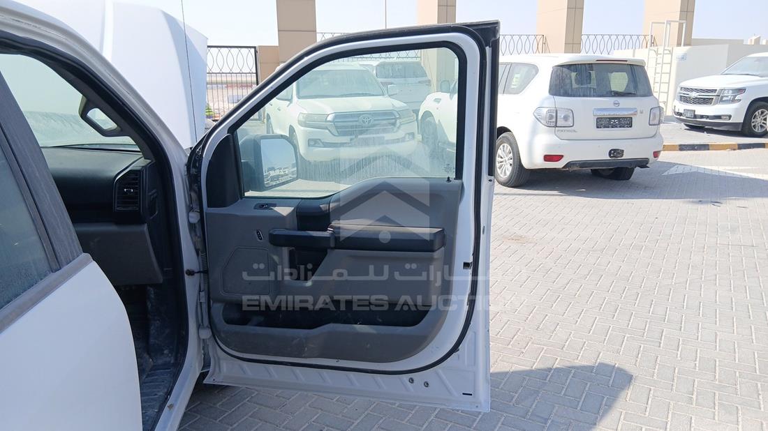 فورد اف 150 2019 — الباب الأمامي الأيمن — صورة 26