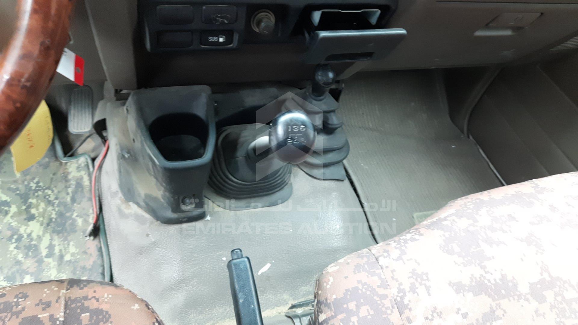 2013 TOYOTA LAND CRUISER VIN: JTFLU73J2D4547985
