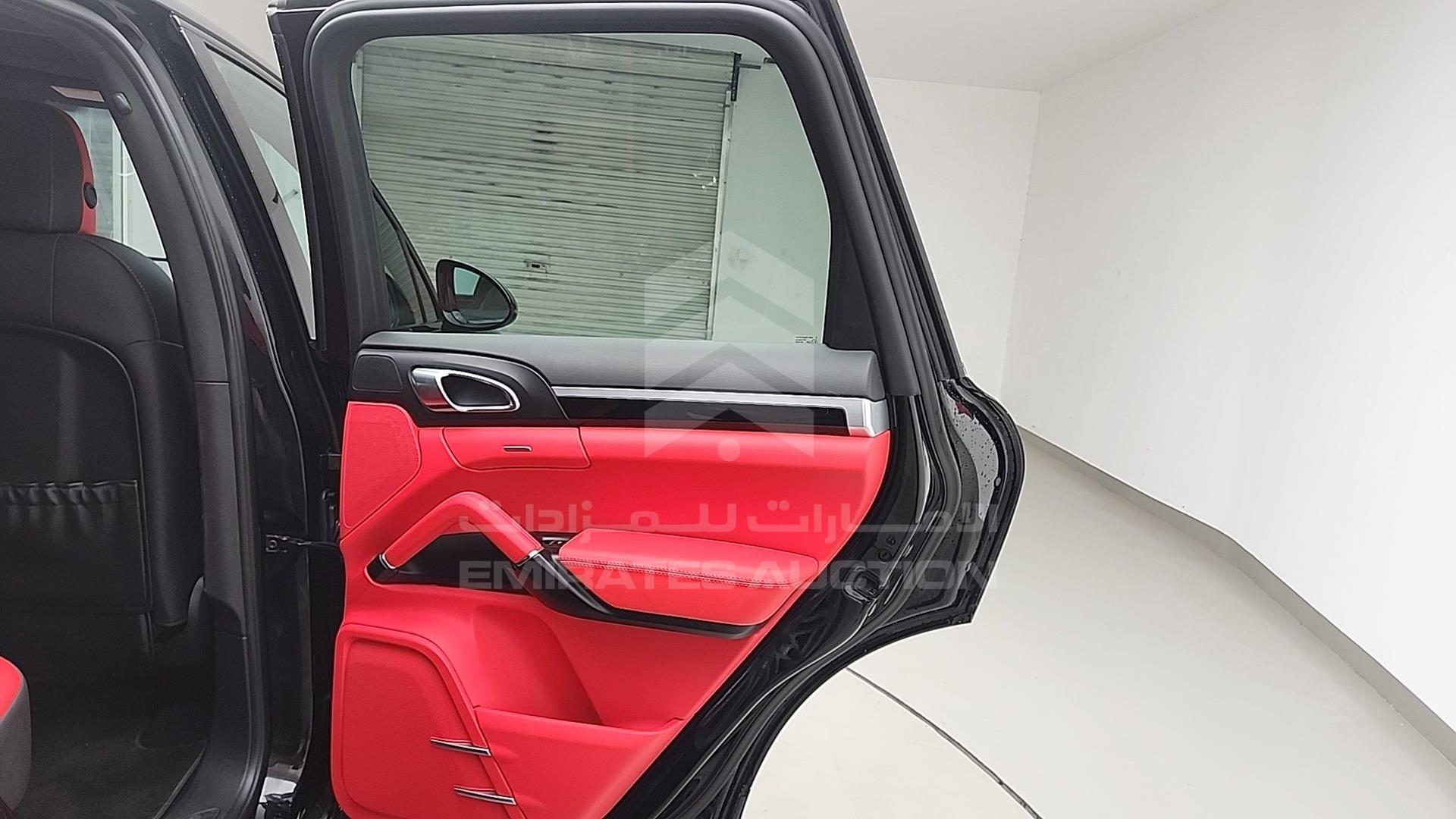 2016 PORSCHE CAYENNE VIN: WP1AA2A28GKA13573