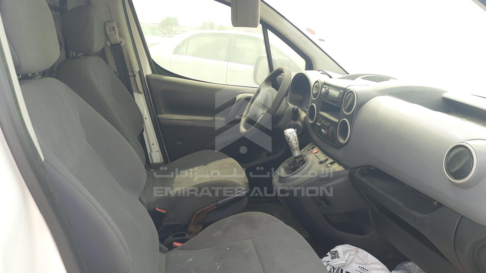 2015 PEUGEOT PARTNER VIN: VF37ENFUXFJ515832