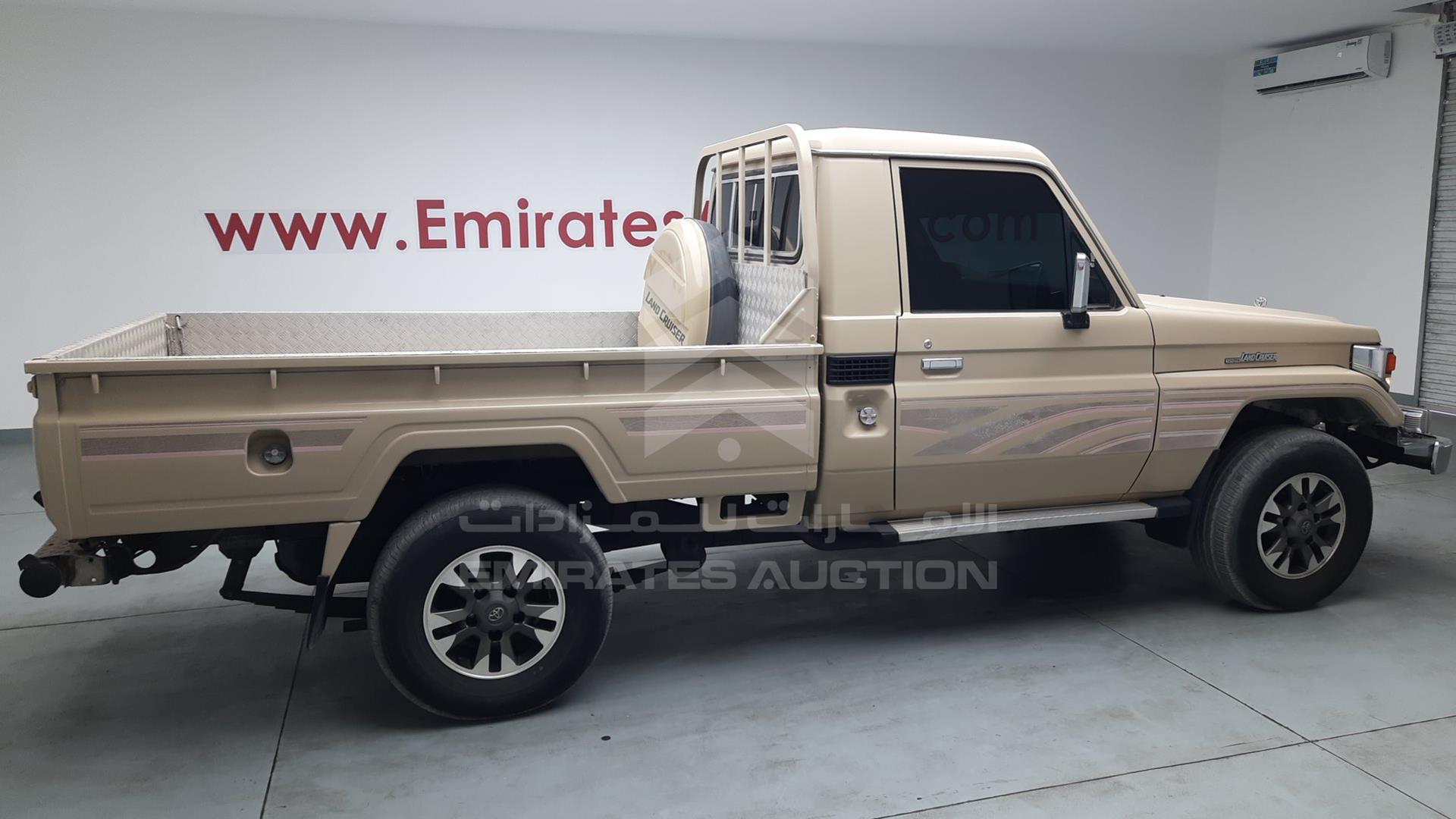 2001 TOYOTA LAND CRUISER VIN: JTFLJ73J016005504