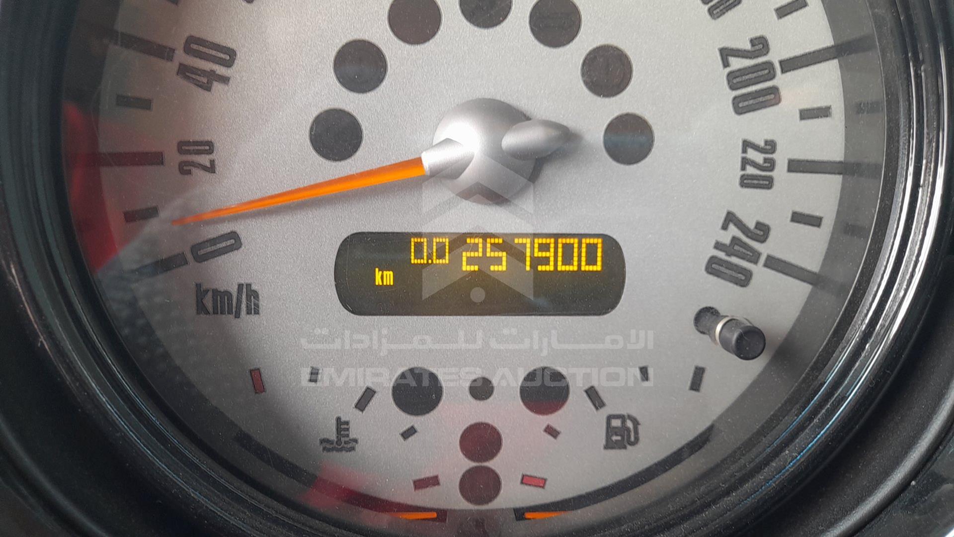 2005 MINI COOPER VIN: WMWRC33595TK60424