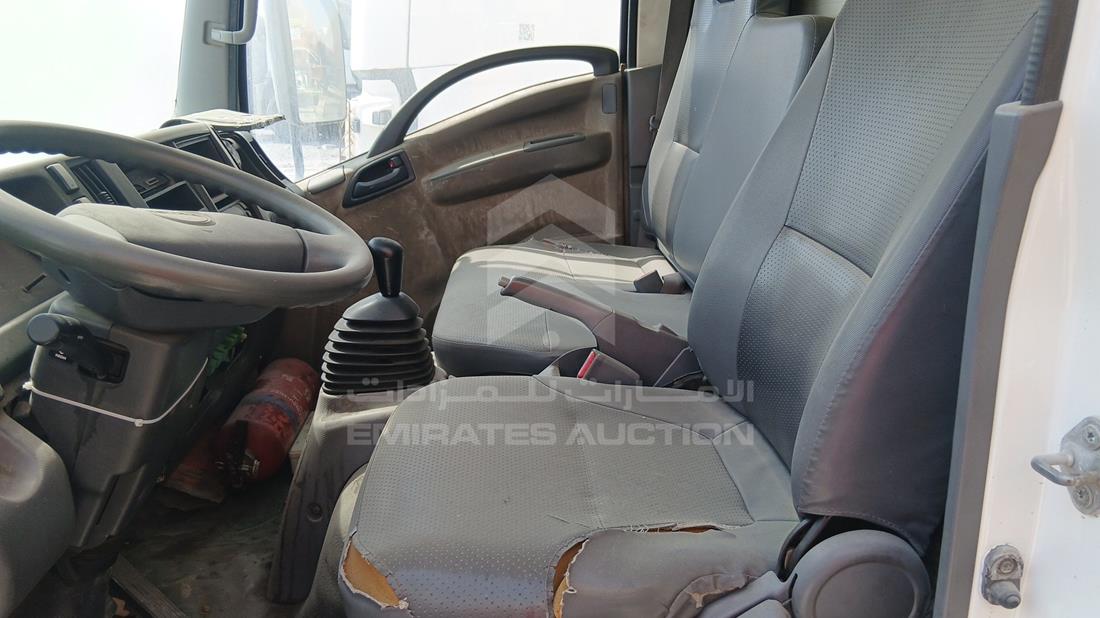 2014 Isuzu NMR — Front Left Driver Seat View — Photo 12