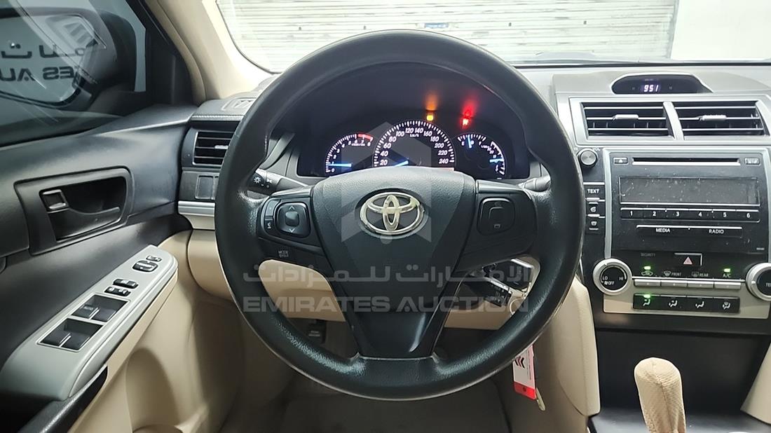 2016 Toyota Camry — Steering & Mounted Controls — Photo 13