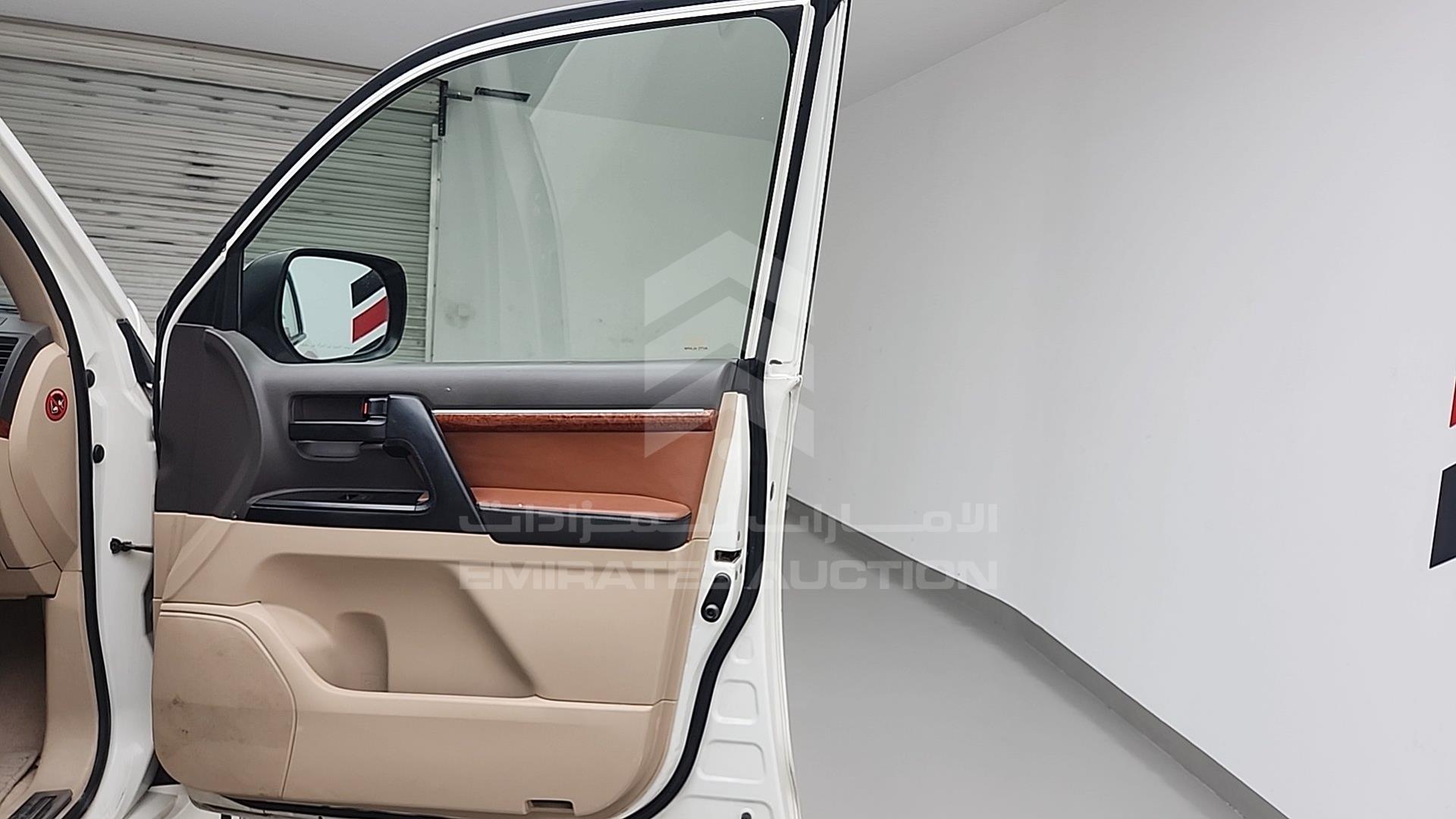 2015 TOYOTA LAND CRUISER VIN: JTMHU09J3F5097838