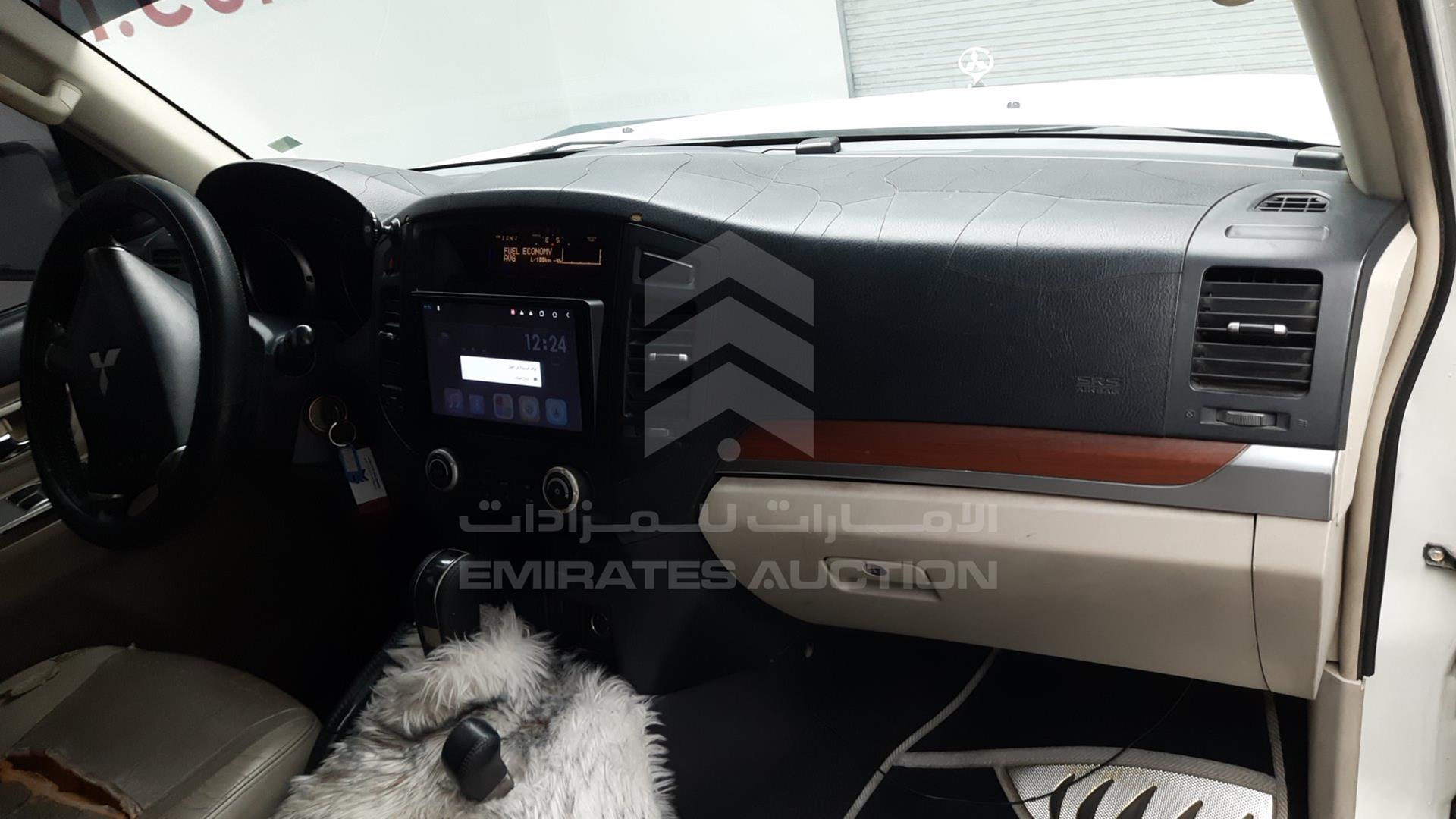 2008 MITSUBISHI PAJERO VIN: JMYLRV93W8J728895