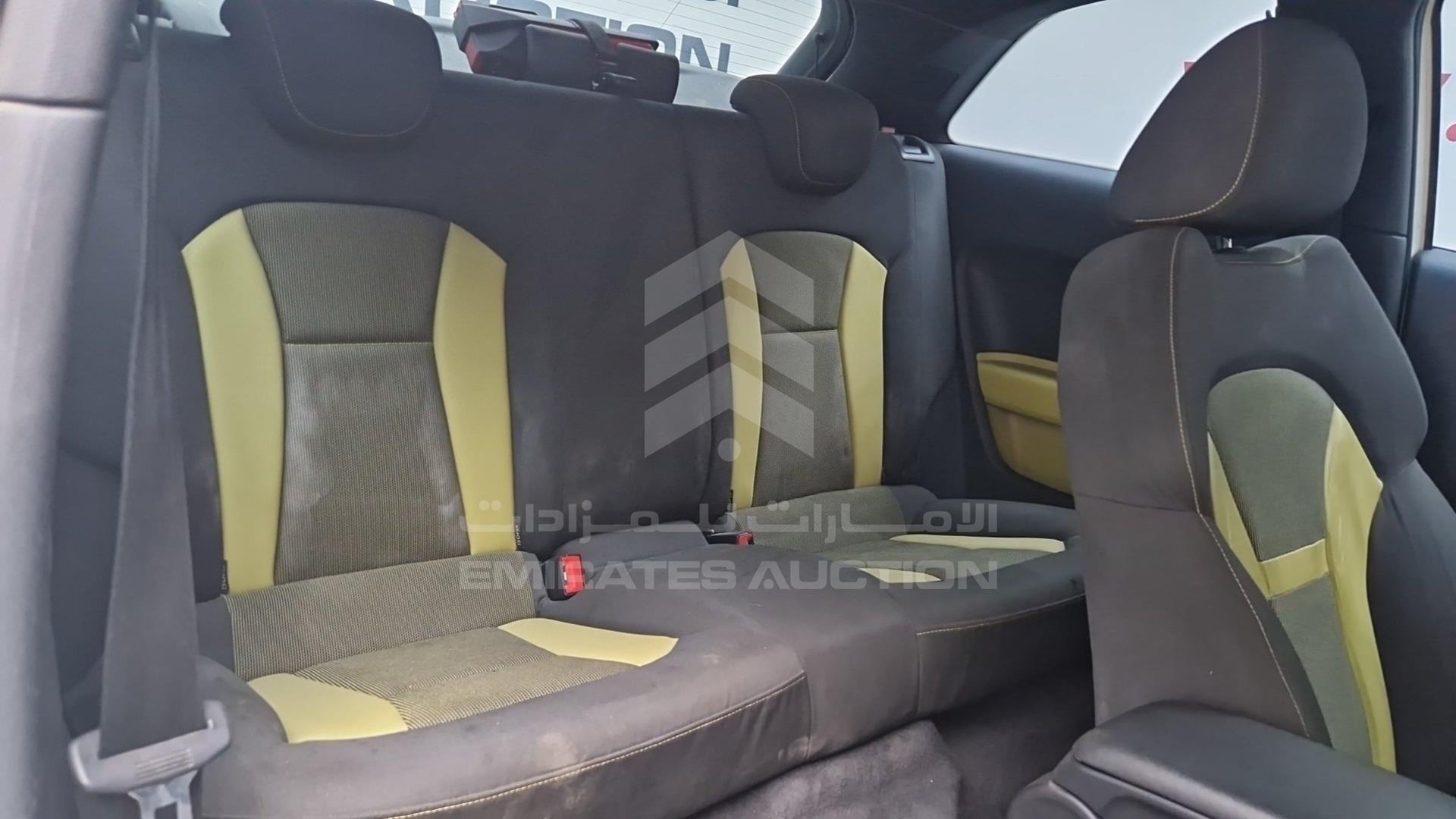 2011 AUDI A1 VIN: WAUAYA8X1BB069417