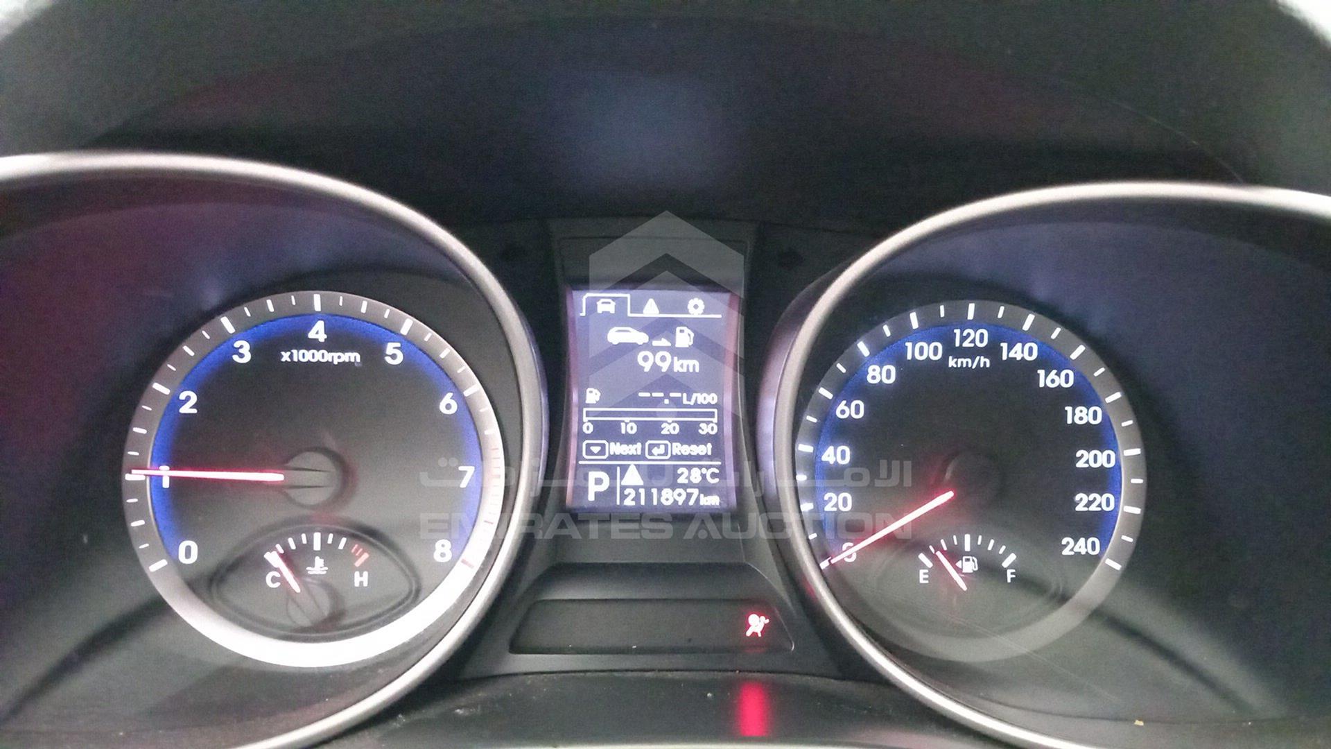 2015 HYUNDAI SANTA FE VIN: KMHSU81E8FU368459