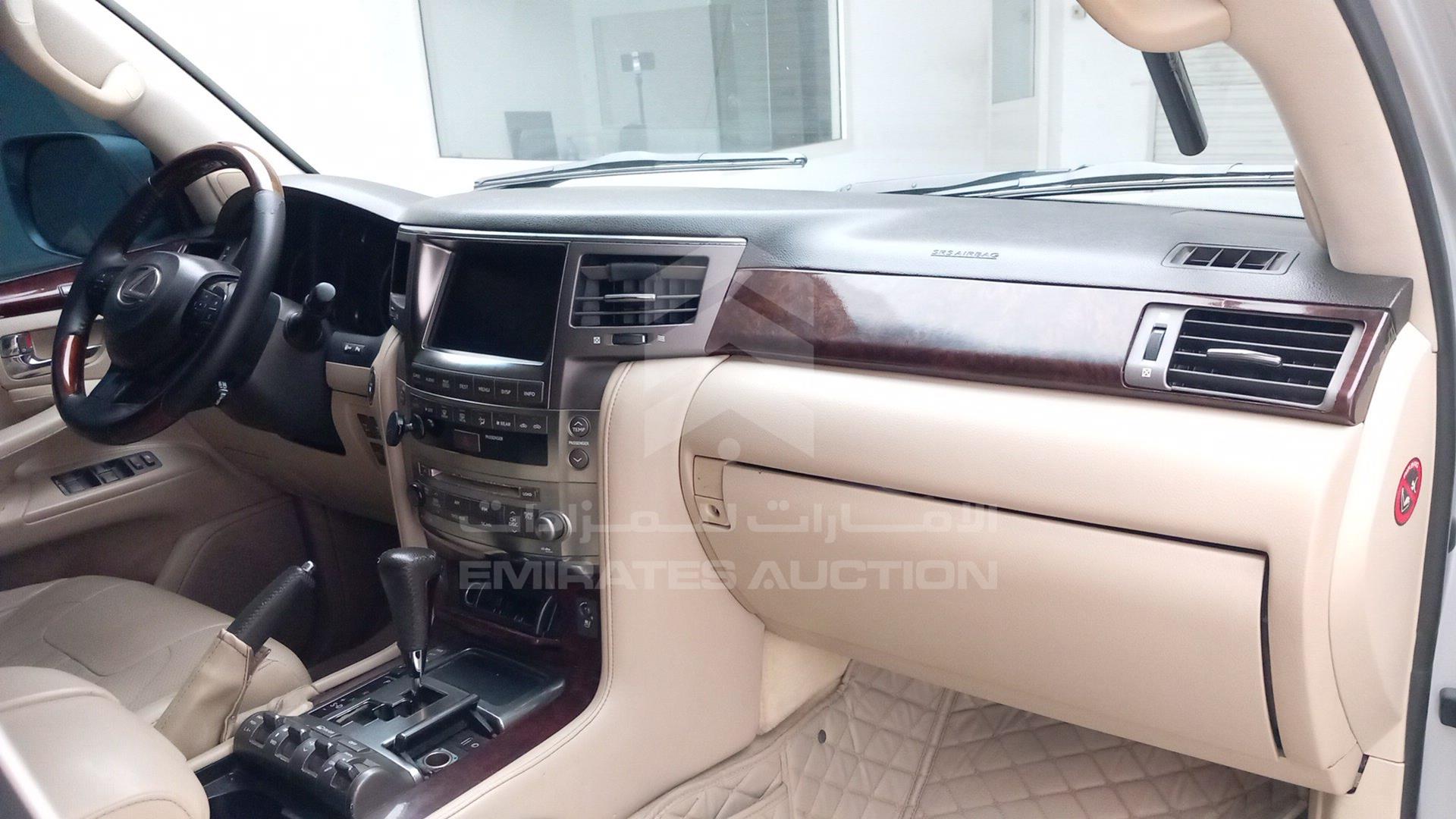 2009 LEXUS LX 570 VIN: JTJHY0OW994015504