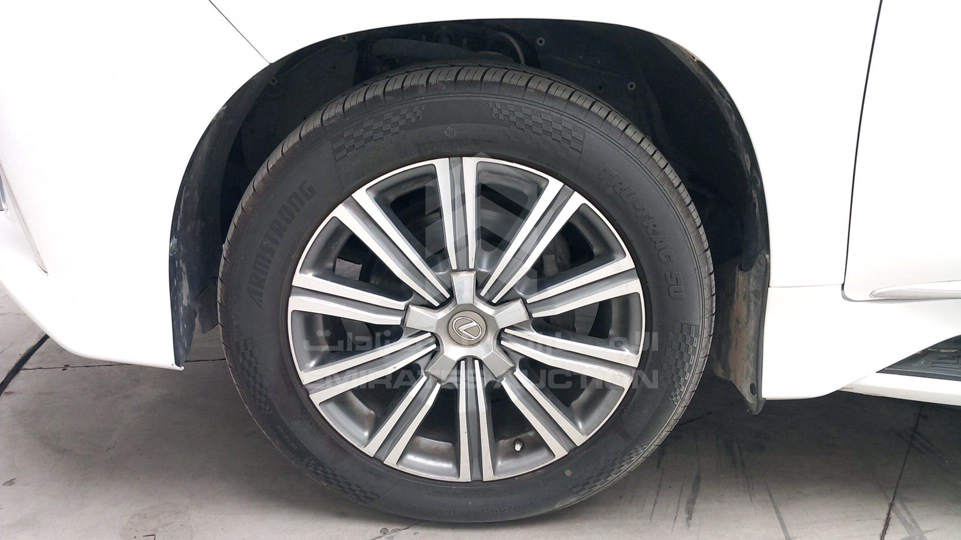 2016 LEXUS LX 570 VIN: JTJHY00WXG4203252