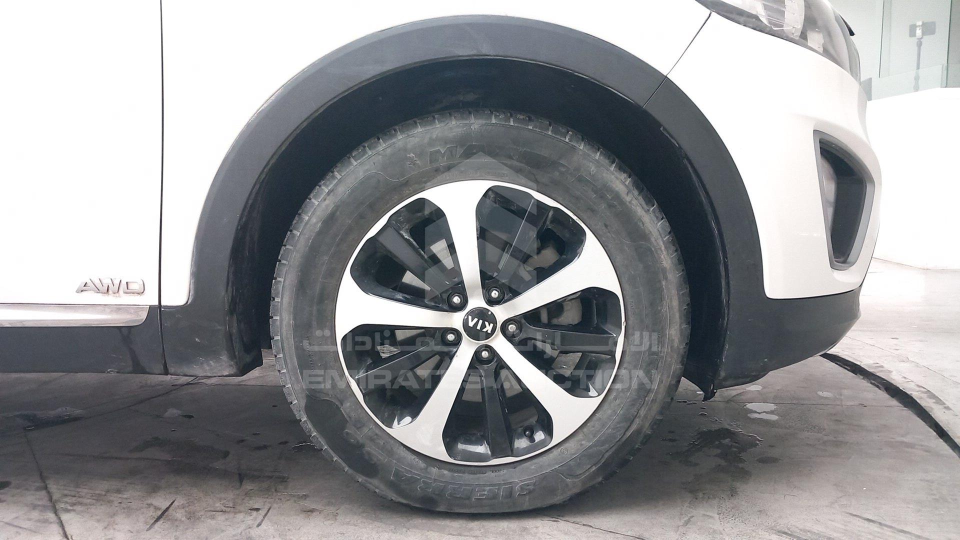 2016 KIA SORENTO VIN: KNAPH8147G5100839
