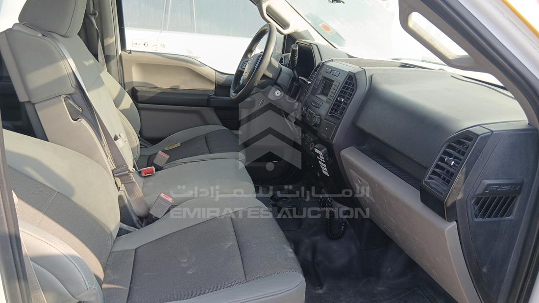 فورد اف 150 2019 — زاوية الراكب الأمامي للمقعد — صورة 25