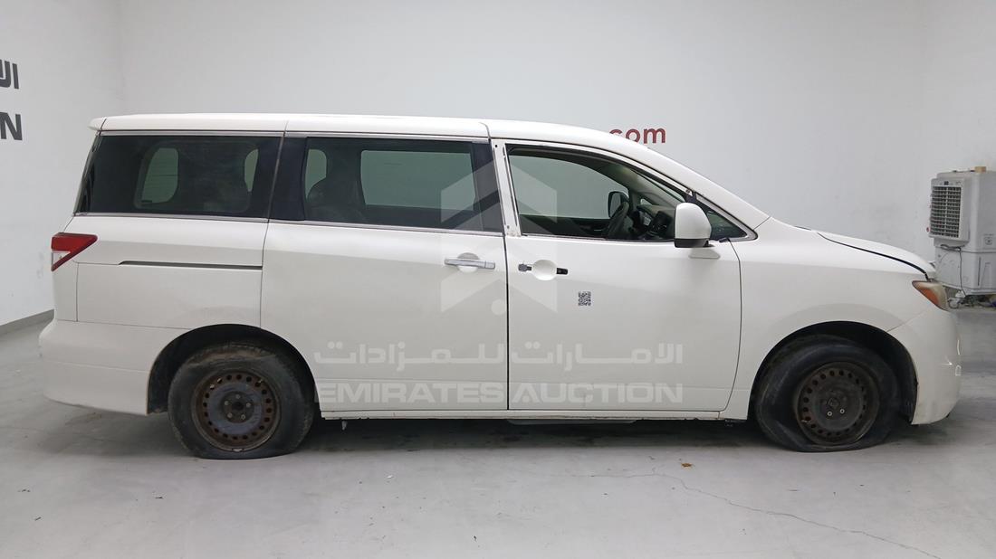 2013 Nissan Quest — Front Right Angle — Photo 11