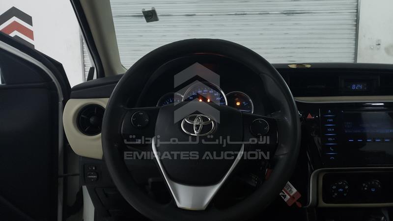 RKLBB9HE3J5206184 Auction: EmiratesAuction Lot: 435375 RKLBB9HE3J5206184 Toyota Corolla 2018 WHITE Photo 10