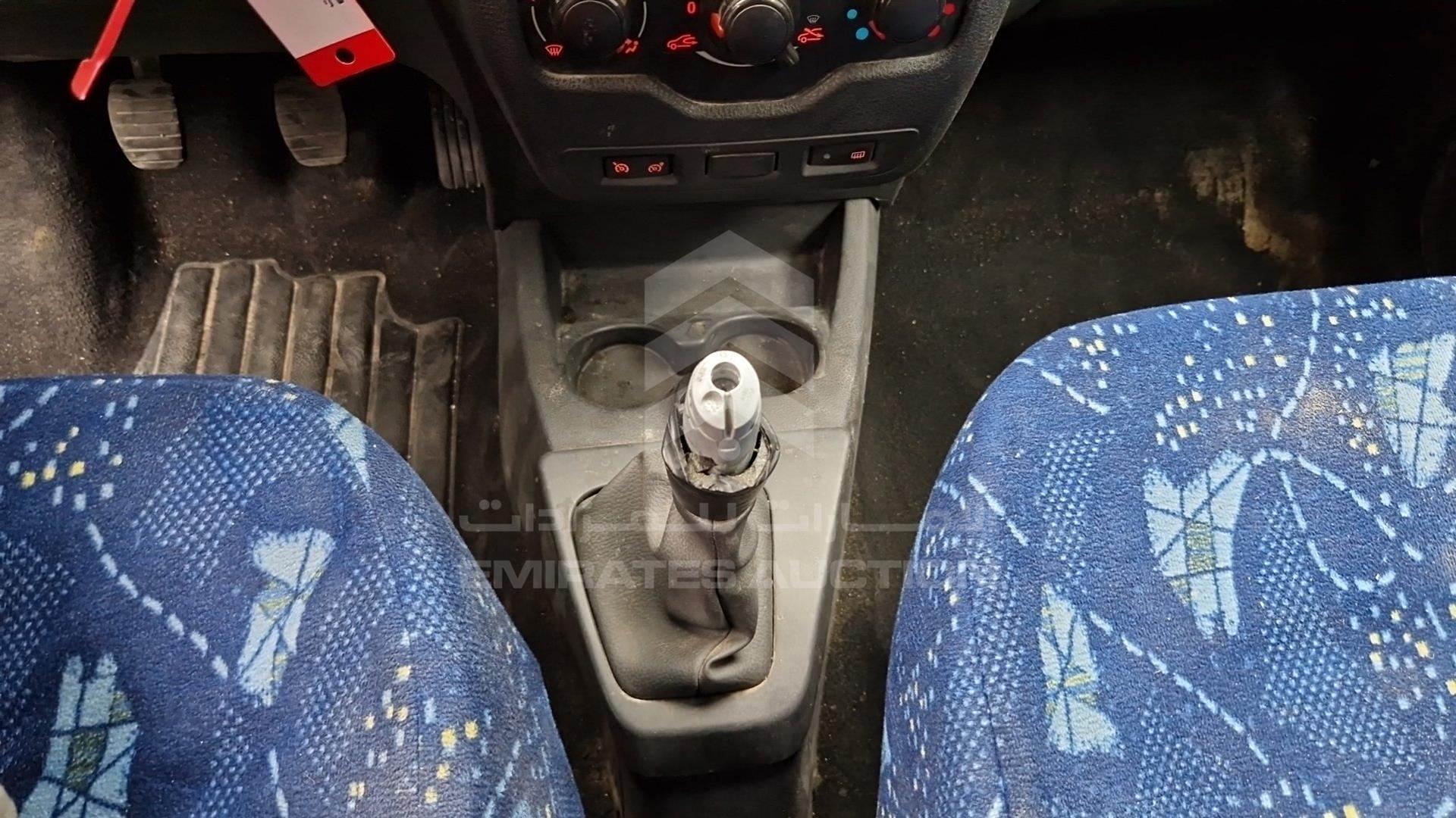 2017 RENAULT DOKKER VIN: VF18SRB46HG533781