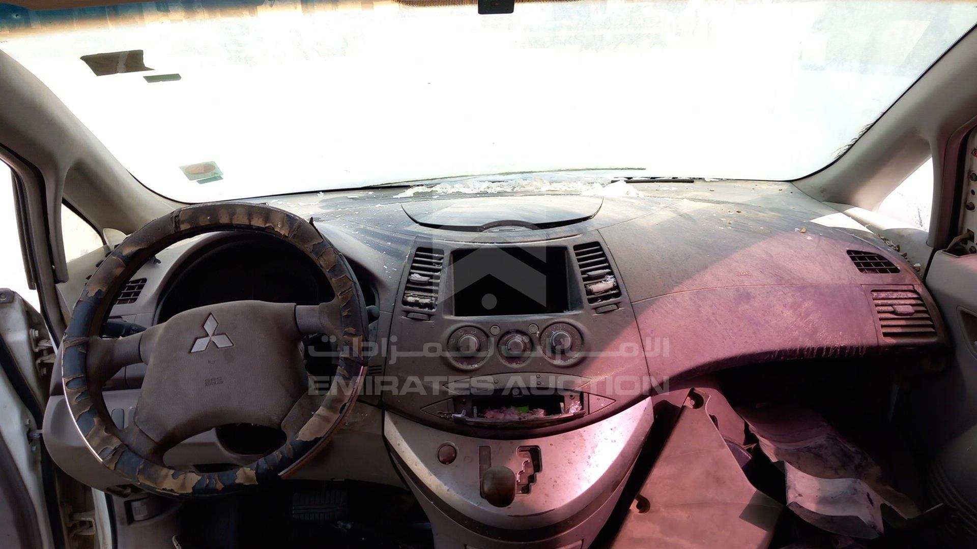 2005 MITSUBISHI GRANDIS VIN: JMYLRNA4W5Z703642