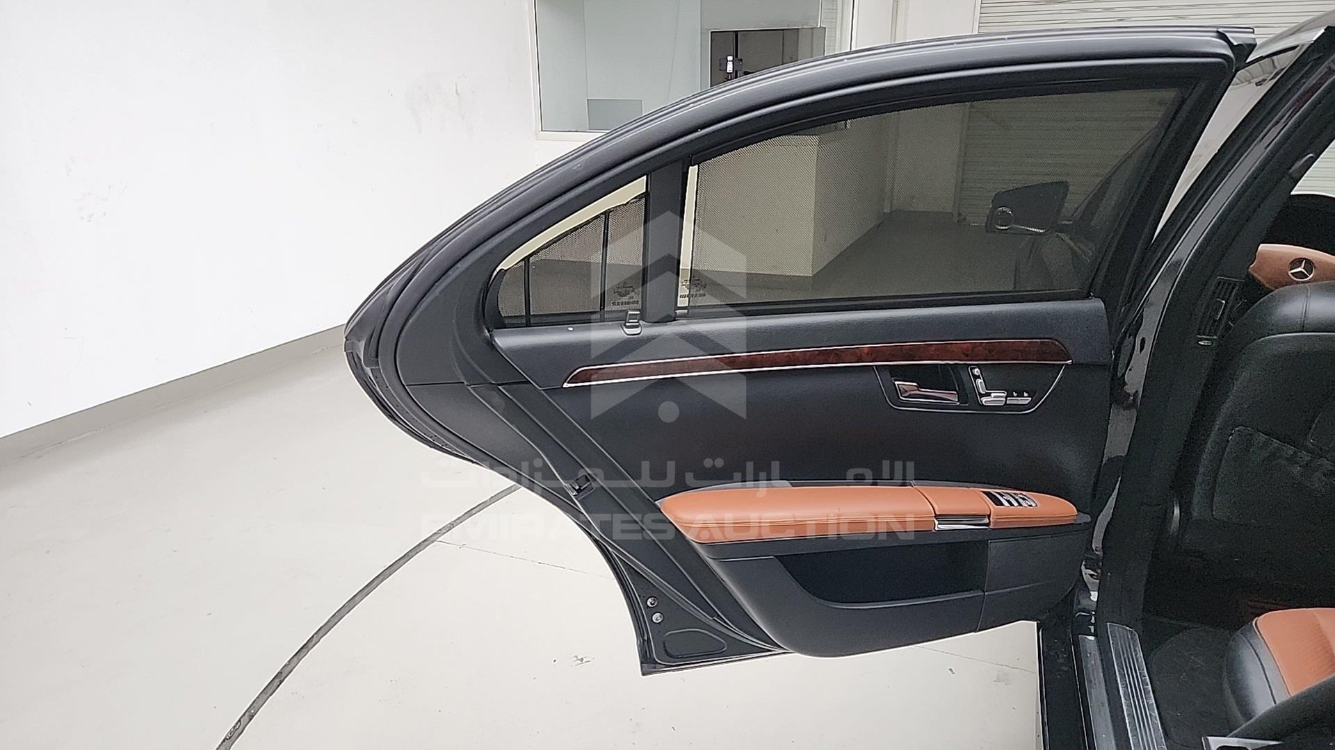 2007 MERCEDES S 550 VIN: WDDNG71X57A035326
