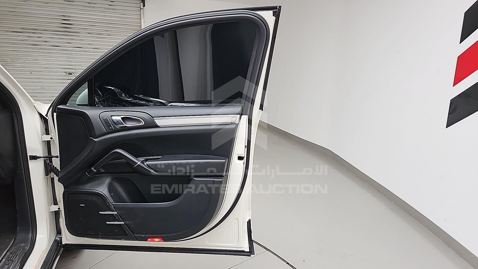 2011 PORSCHE CAYENNE VIN: WP1ZZZ92ZBLA41361