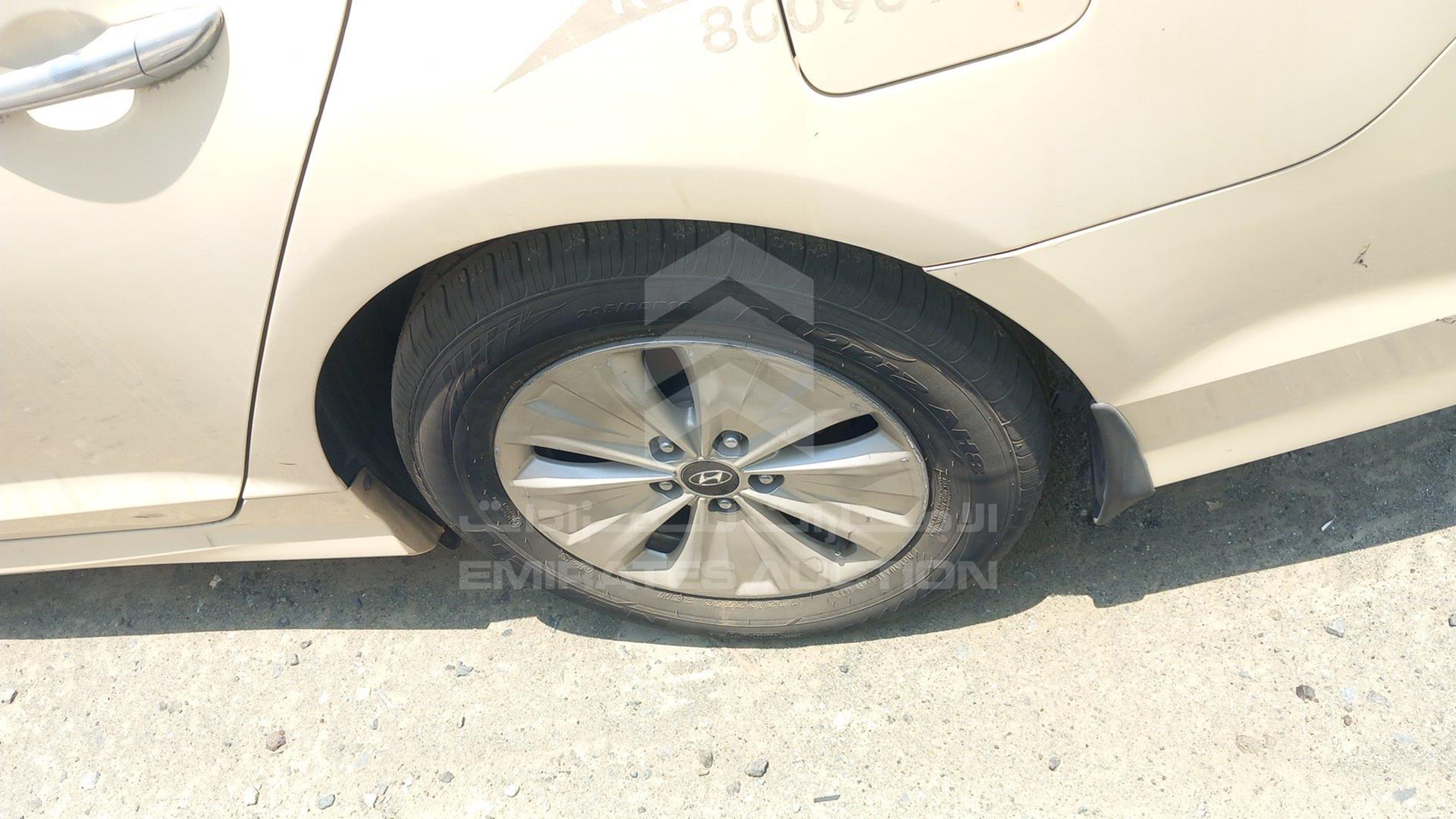 2018 HYUNDAI SONATA VIN: KMHE24136JA082064