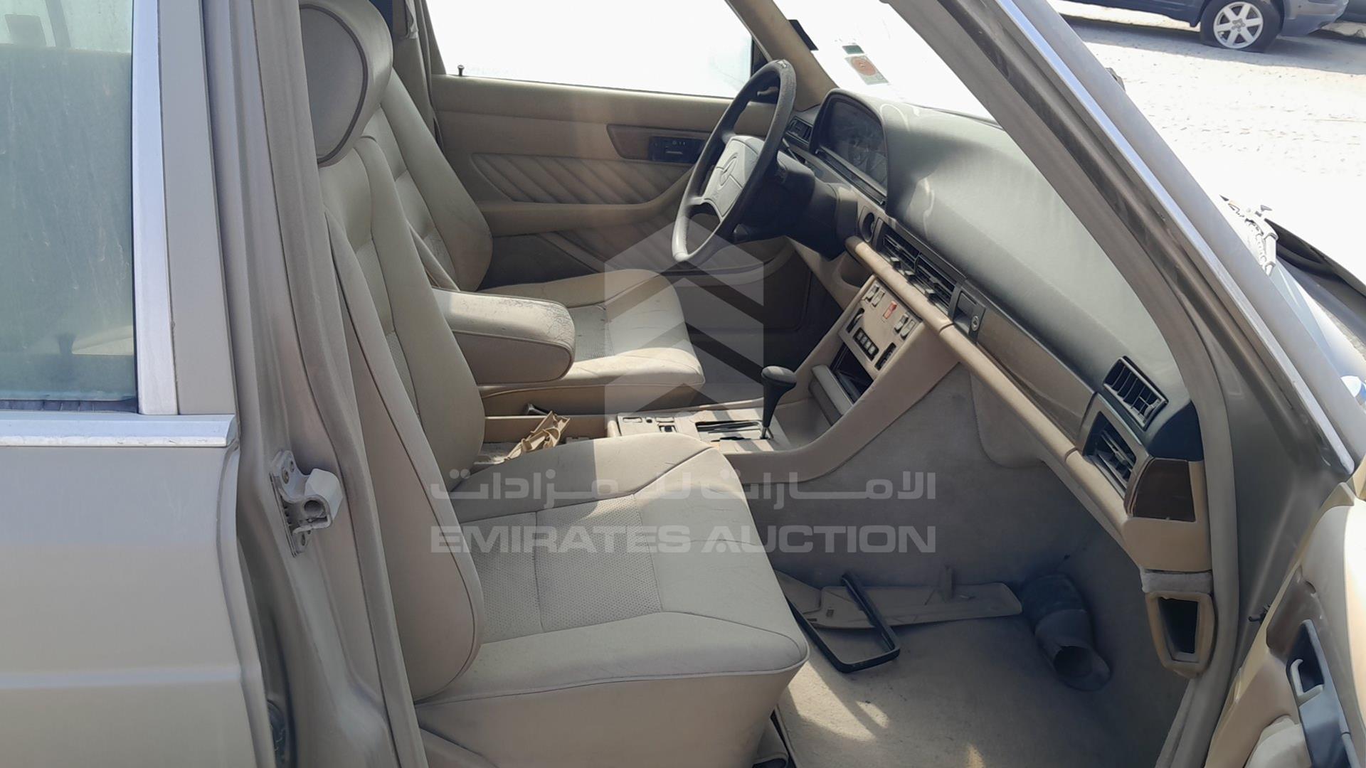 1989 MERCEDES SE 300 VIN: WDBCA24D2KA489158