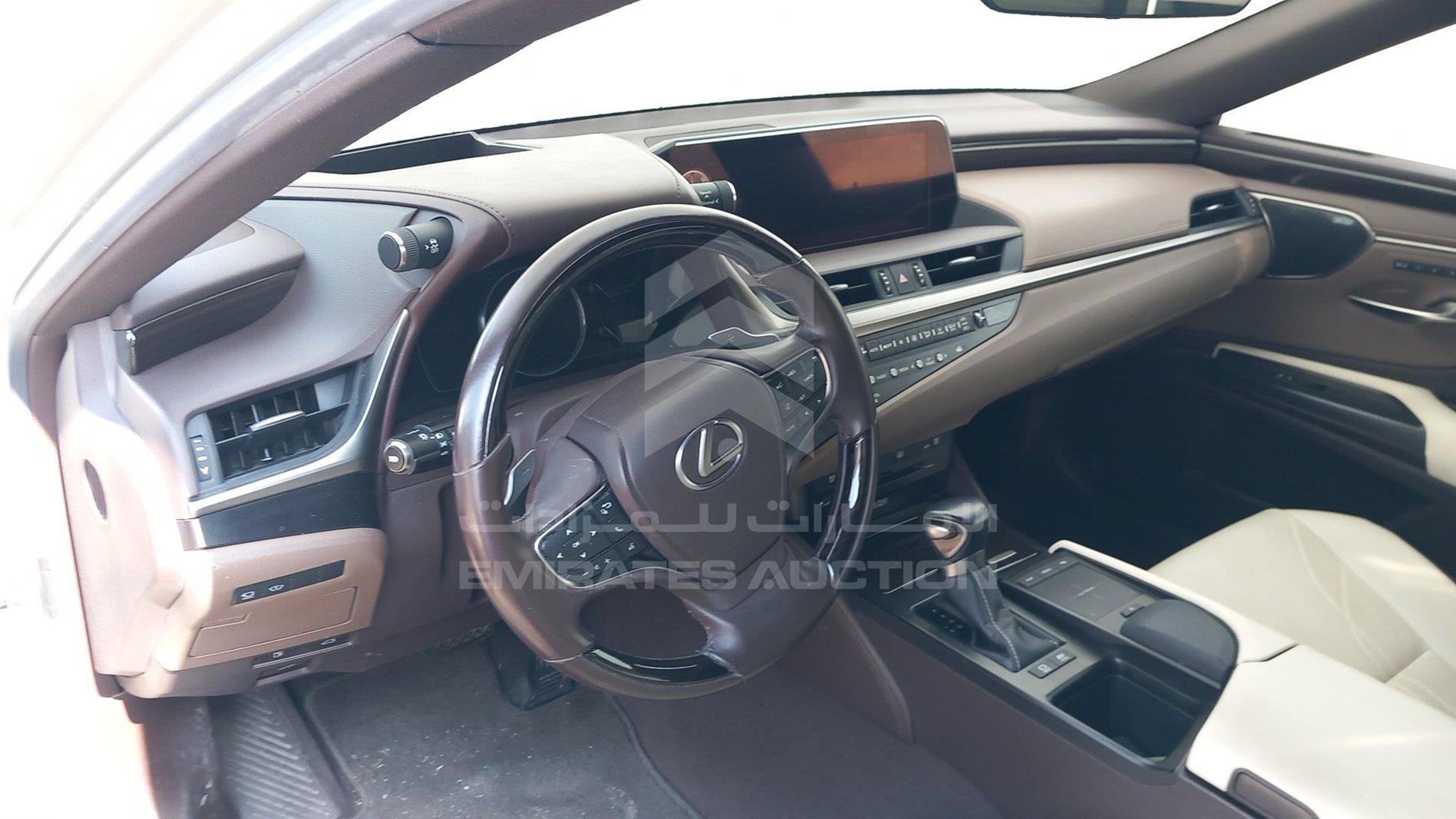 2019 LEXUS ES 300H VIN: JTHB21B11K2001209
