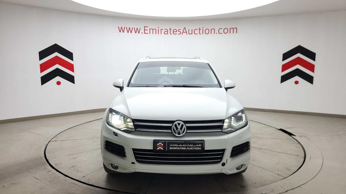 2014 Volkswagen Touareg — 360-degree view