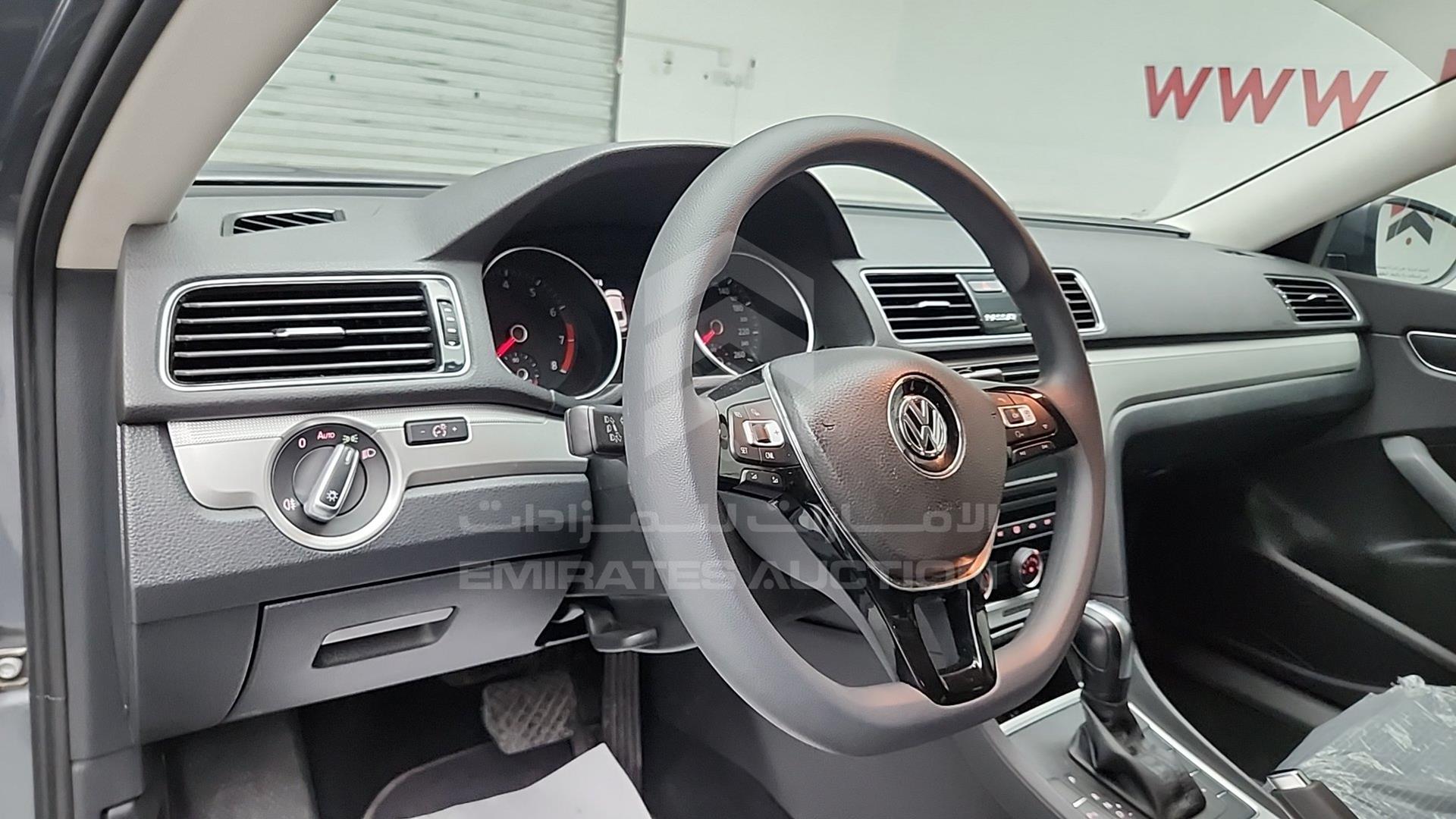 2018 VOLKSWAGEN PASSAT VIN: WVWAR7A32JC040107