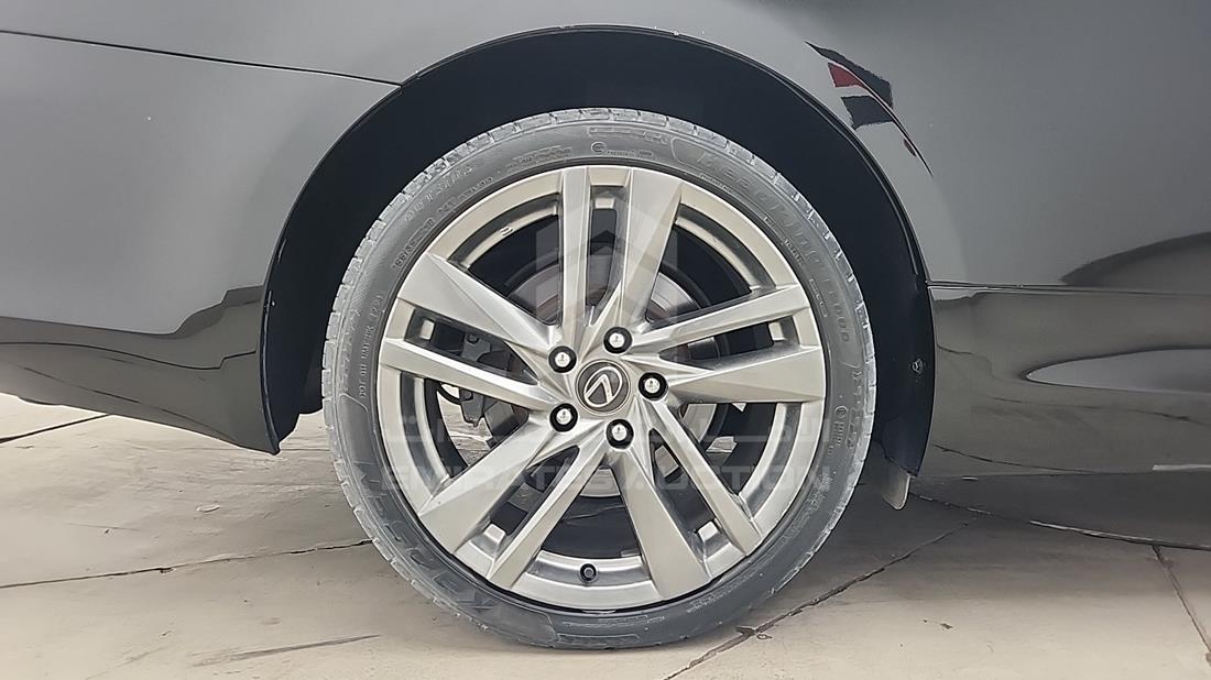 2014 Lexus IS300 — Rear Right Tyre — Photo 32