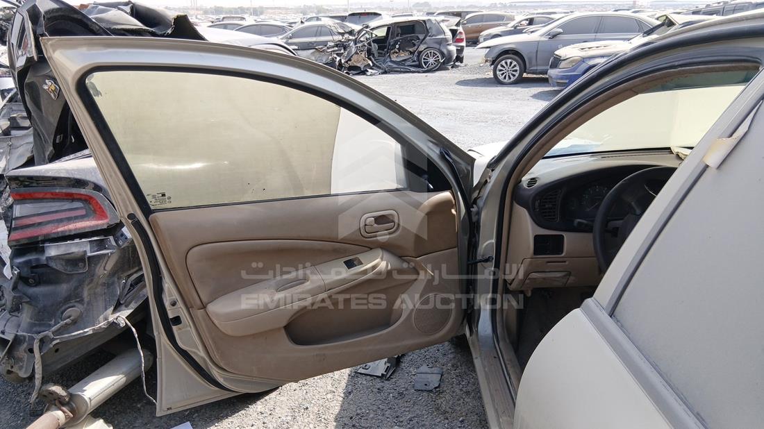 نيسان صني 2008 — الباب الأمامي الأيسر — صورة 11